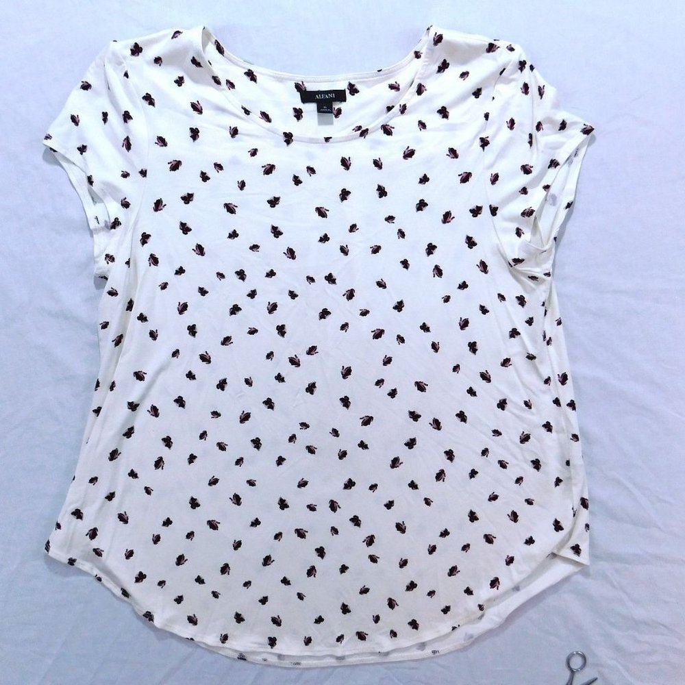 Alfani Women's Casual Floral Top white base adorned with a maroonish floral pat